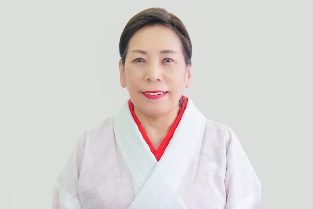 由井 寅子 氏